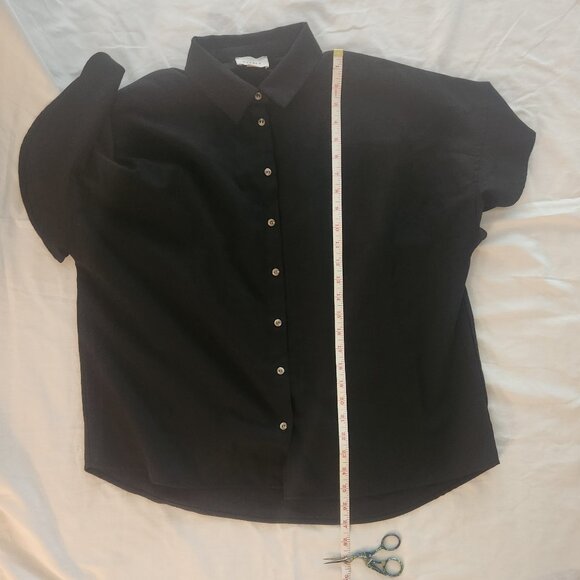 Everly Collared Button Down Top w/Ruffle Sleeves Size Large - Picture 9 of 12